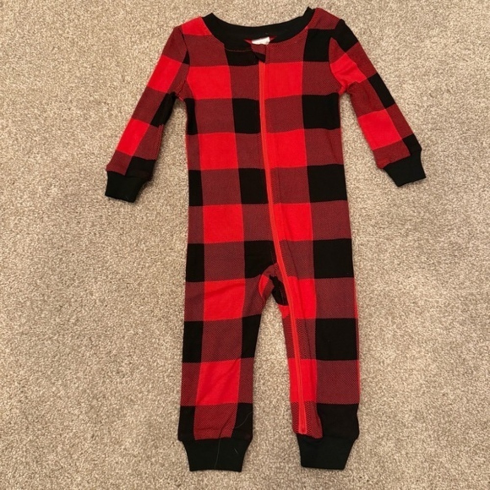 Heart and Heritage infant red and black lightweight checkered sleeper- NWT